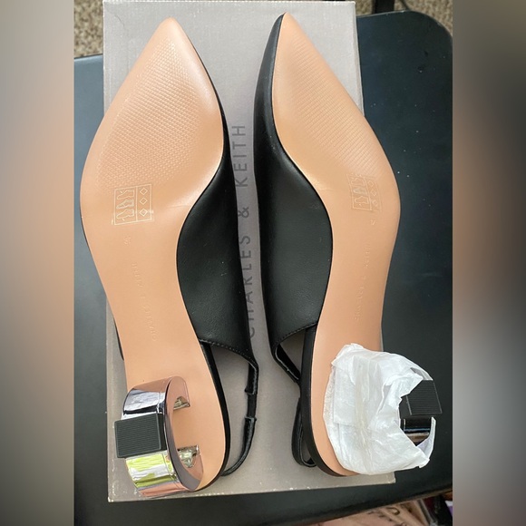 CHARLES & KEITH Circular Slingback Heels - Picture 5 of 6